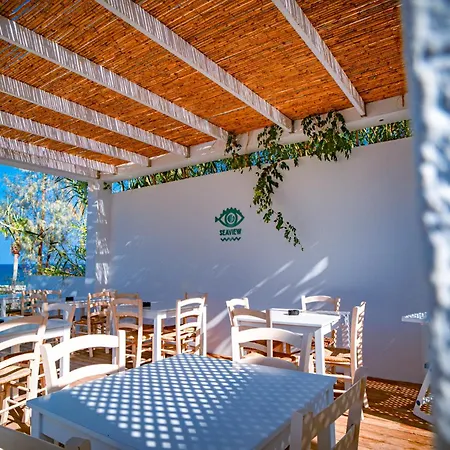 Malama Village 4*